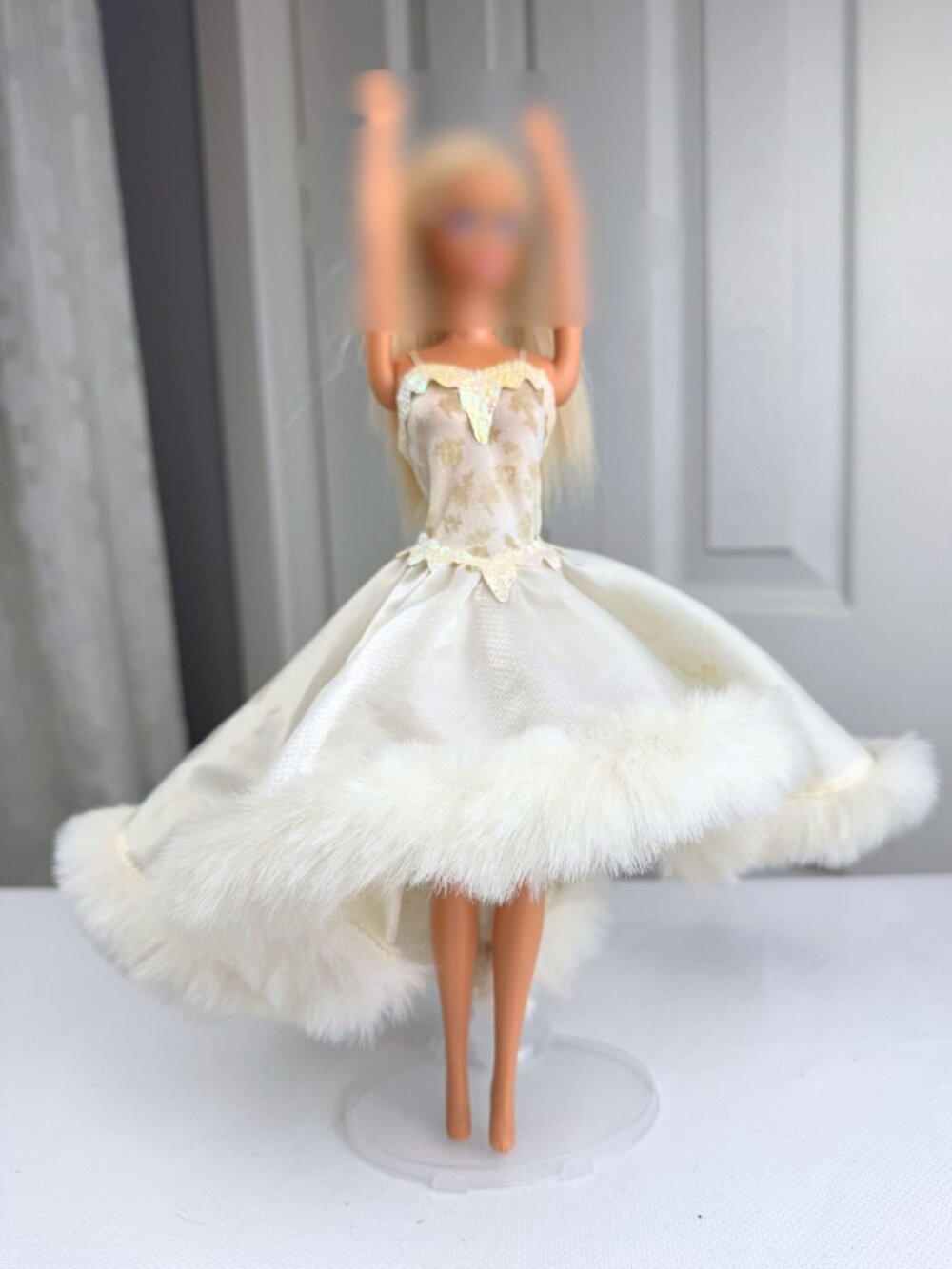 💚3/$20 1989 Happy Holidays Barbie White Dress with Fur